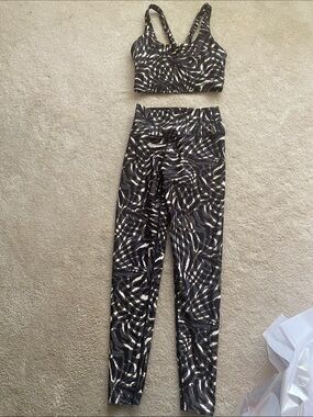 Sage collective 2 piece workout set XS excellent condition